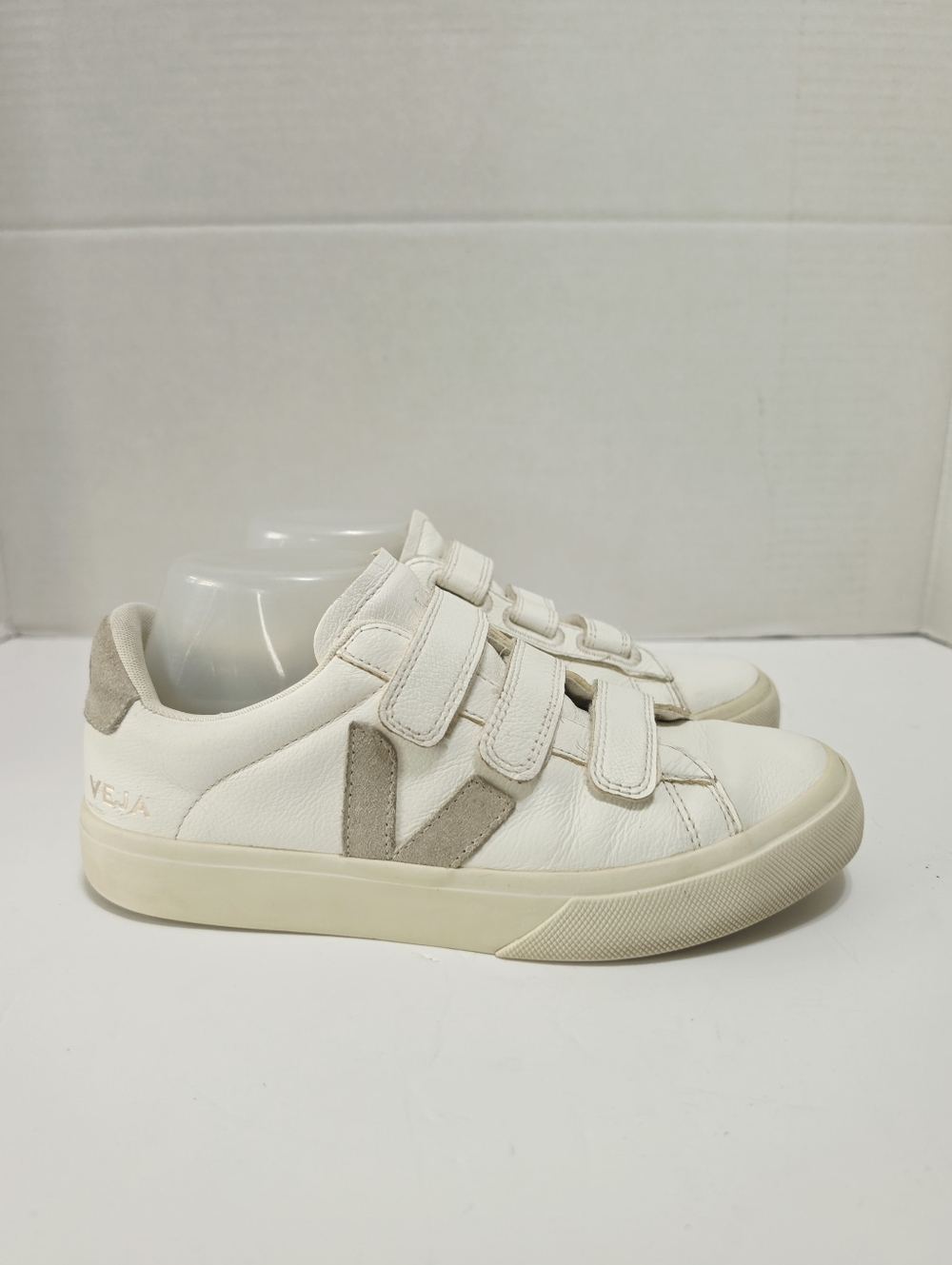 Veja Recife Leather White Natural Size 8